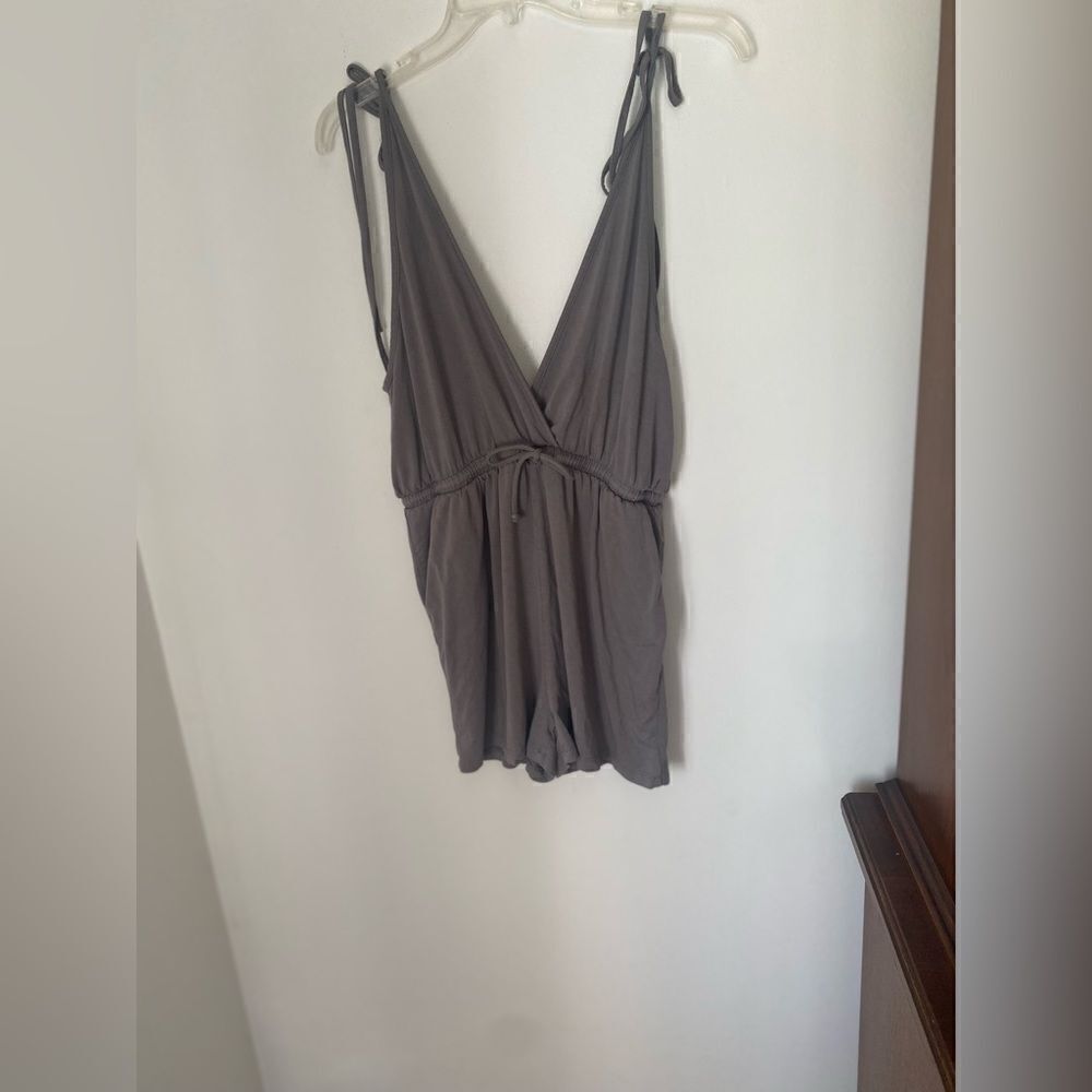 Oak + Fort Double V-Neck Drawstring Romper Medium